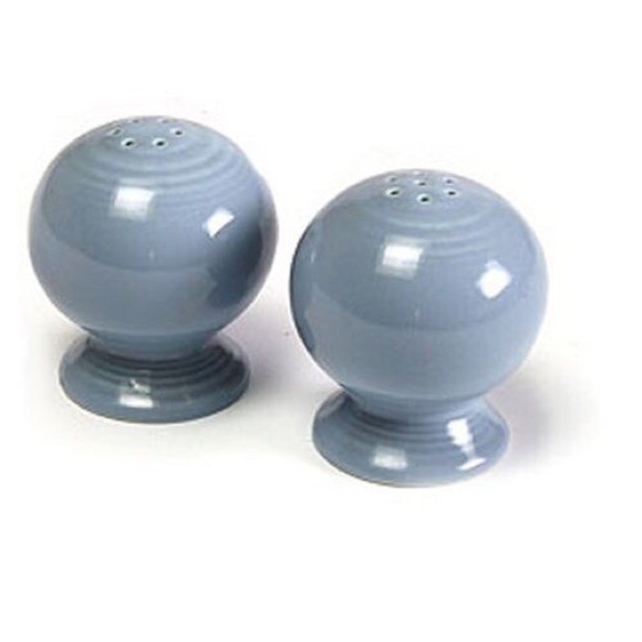 Fiesta Salt and Pepper Shakers in Periwinkle (Intro 1989) - Picture 1 of 12